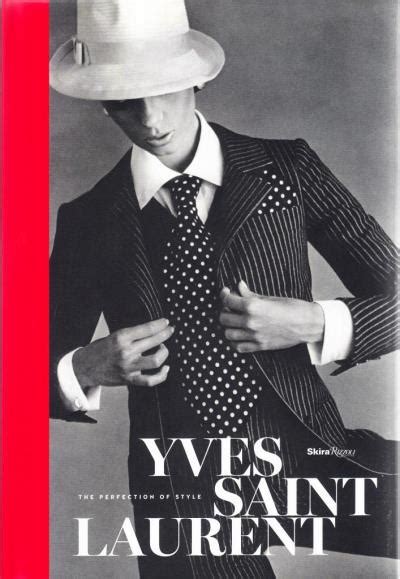 Les meilleurs livres sur Yves Saint Laurent, couturier prodige